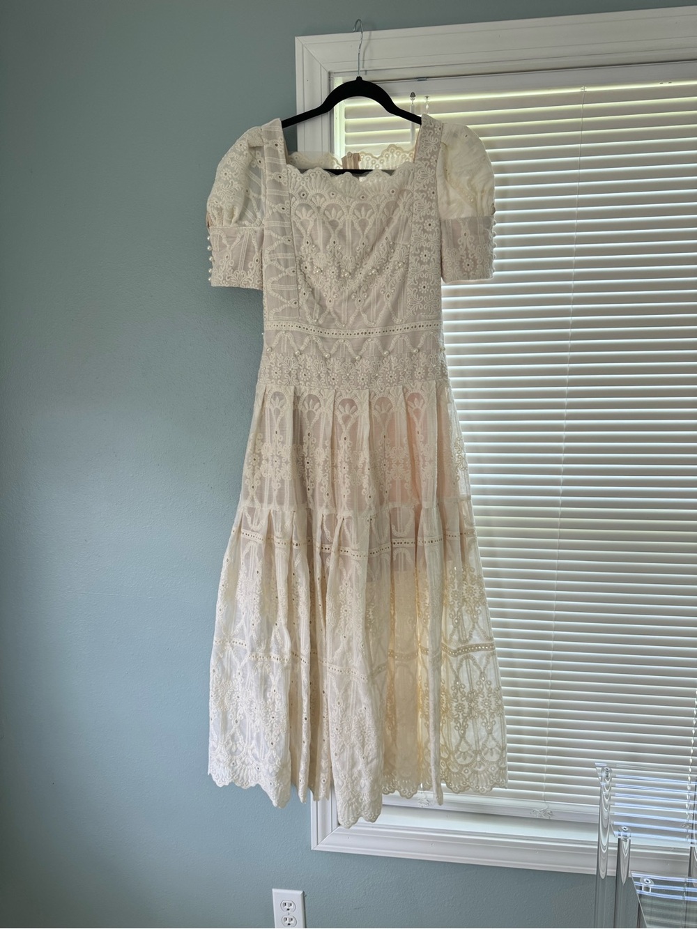 Women's Ivory Lace Midi Dress with Puff Sleeves